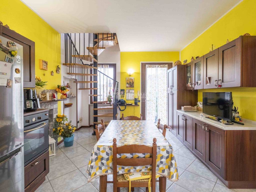 Appartamento a Romentino in Via Cesare Battisti - Foto 2