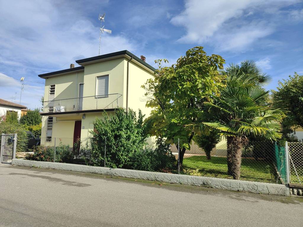 Casa indipendente a San giovanni in persiceto in Via Filippo Turati, 21 - Foto 2