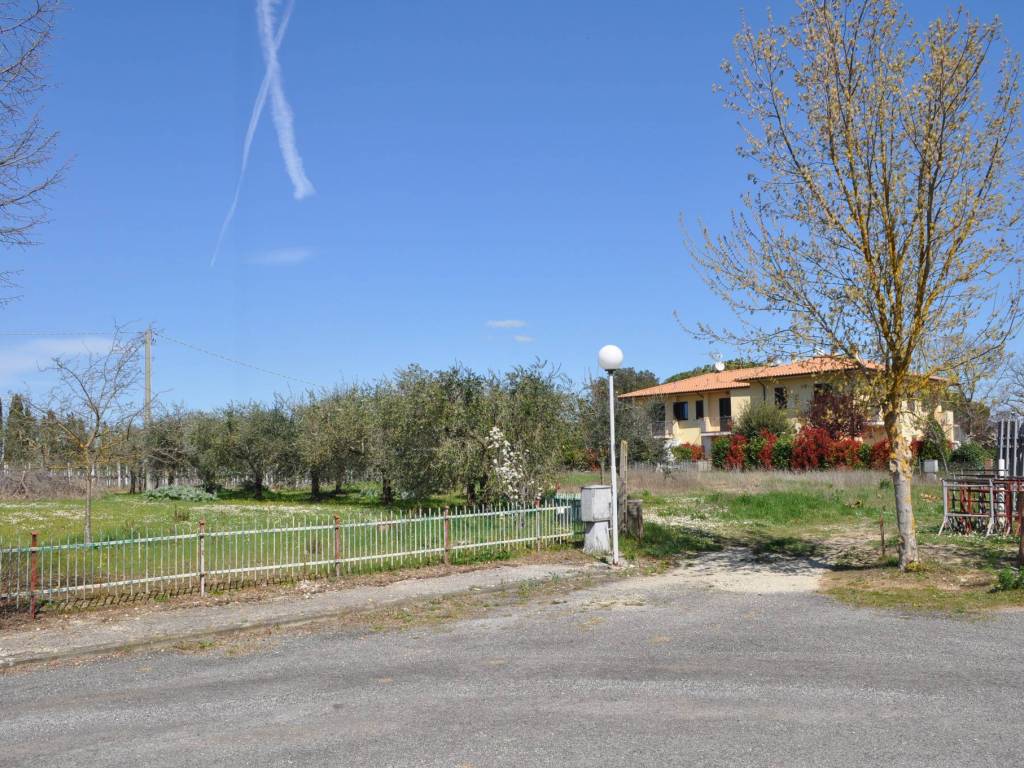 Terreno a Castiglione del lago in Via Poggio del Sole - Foto 2