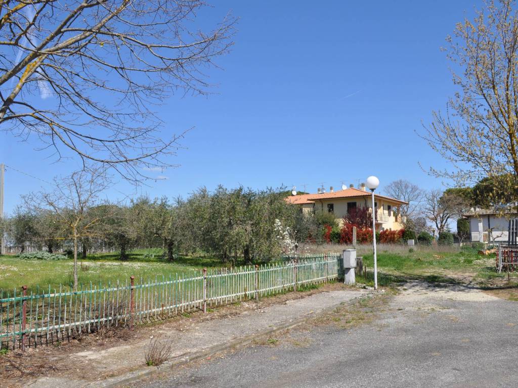 Terreno a Castiglione del lago in Via Poggio del Sole - Foto 3
