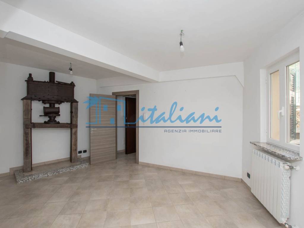 Appartamento a Varazze in Via Emilio Vecchia - Foto 2