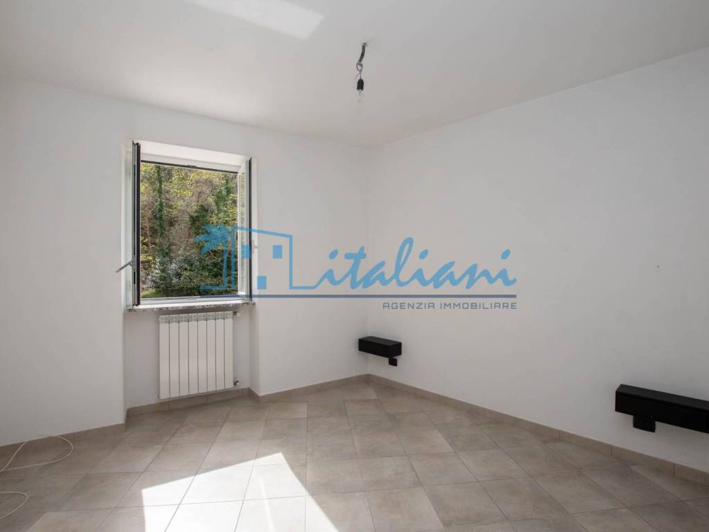 Appartamento a Varazze in Via Emilio Vecchia - Foto 4