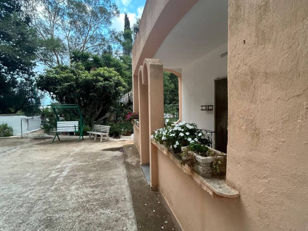 Villa a Martina franca in Strada Conserva Piccola Zona H - Foto 4