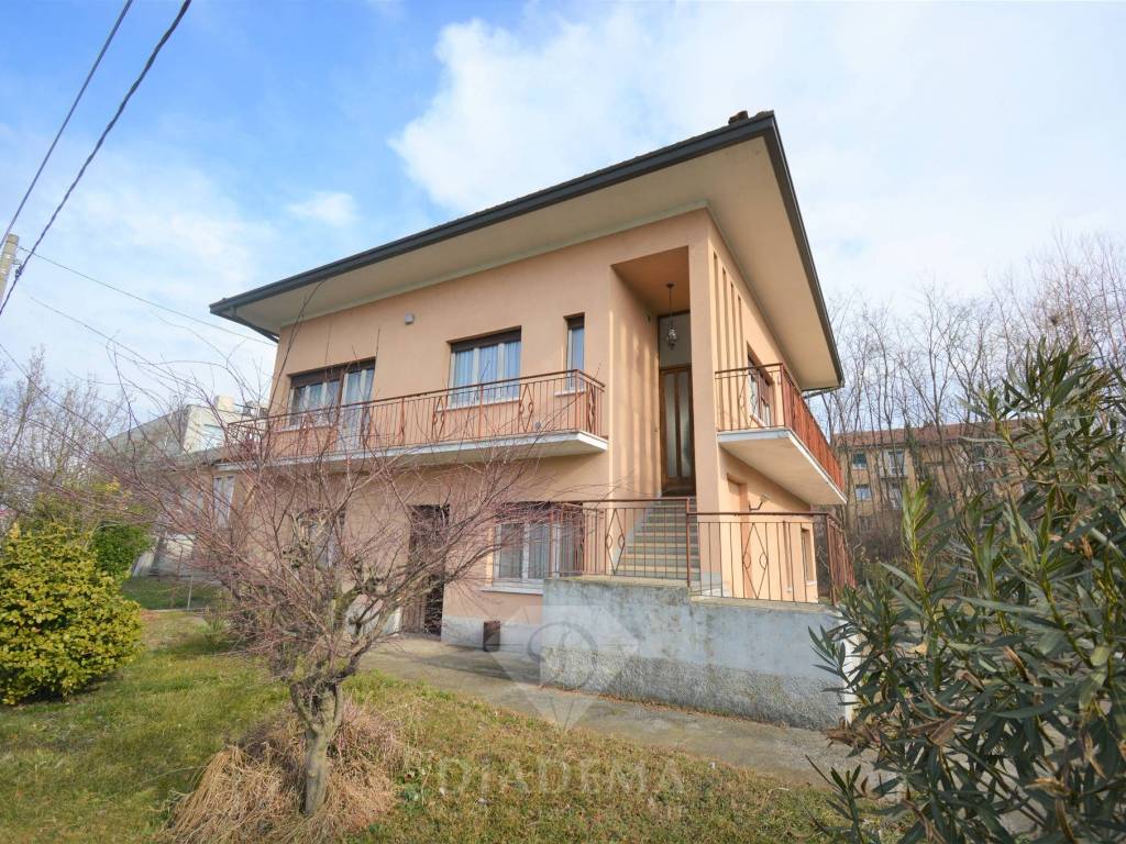 Villa a Castronno in Via Lombardia, 48 - Foto 2
