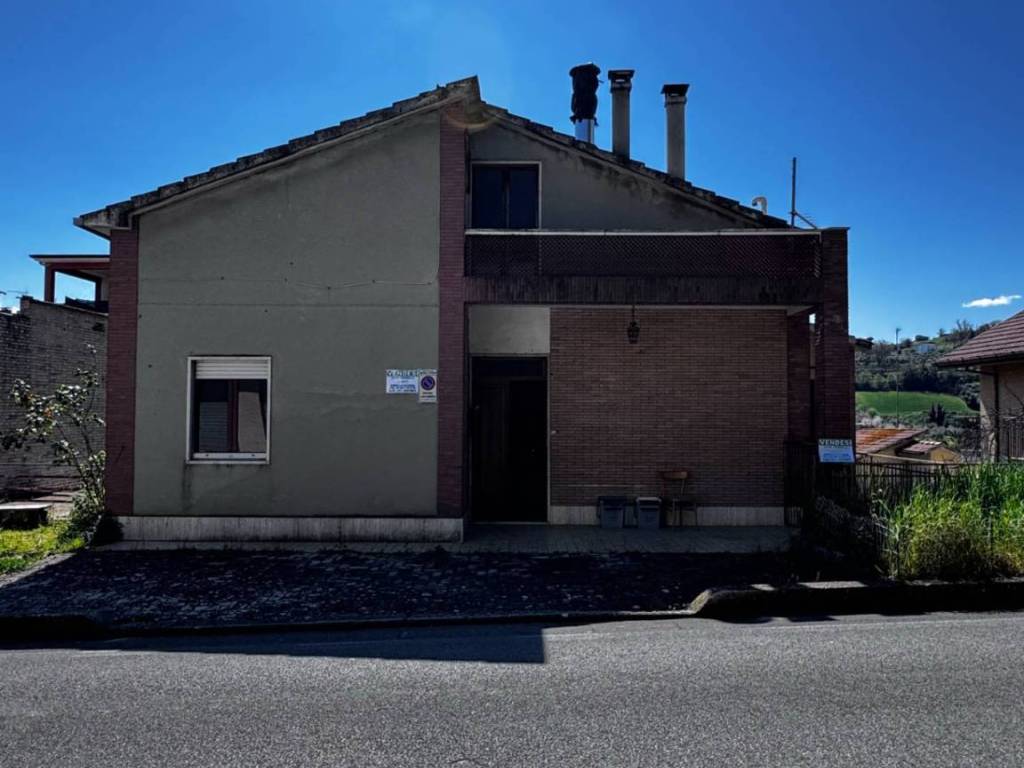 Casa indipendente a Montottone in VIALE PORTA MARINA, 26 - Foto 2