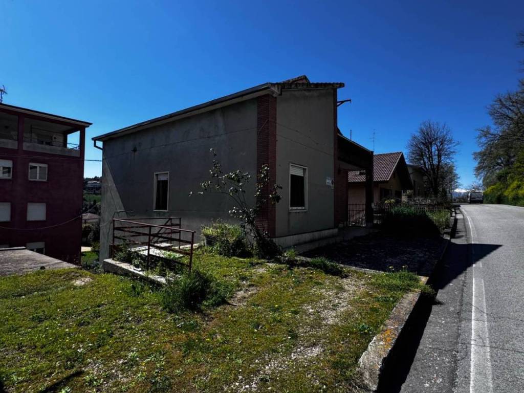 Casa indipendente a Montottone in VIALE PORTA MARINA, 26 - Foto 3