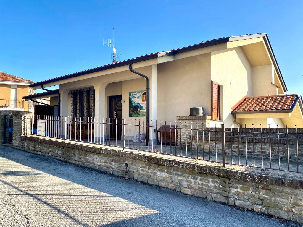 Villa a Montelupo albese in Via Sotto Gli Orti, 3 - Foto 2
