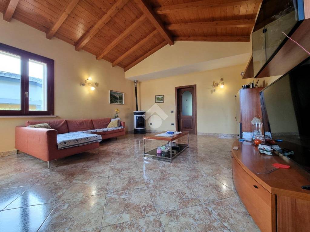 Villa a Bagnolo san vito in Via Papa Giovanni Paolo II' - Foto 4