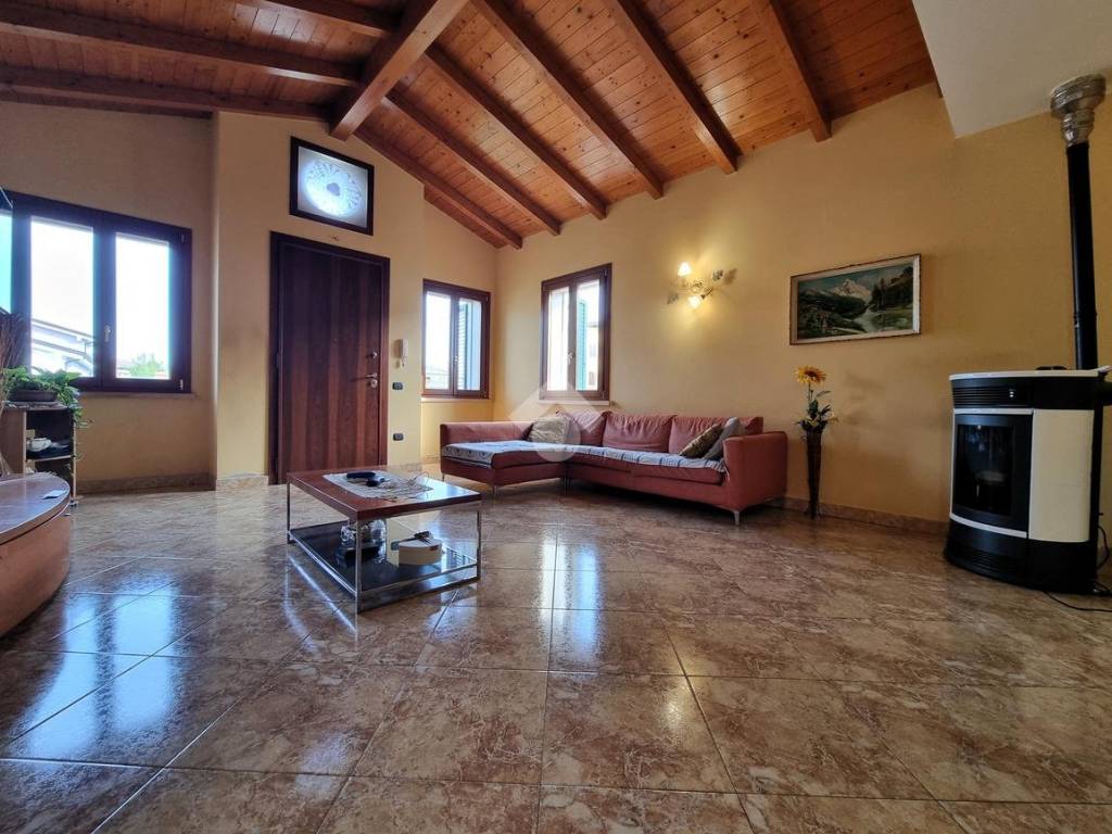 Villa a Bagnolo san vito in Via Papa Giovanni Paolo II' - Foto 5