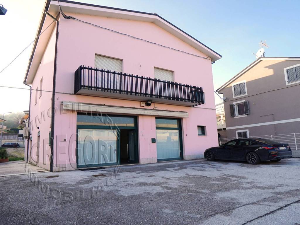 Palazzo / stabile a Porto san giorgio in Via Fratelli Rosselli, 145 - Foto 2