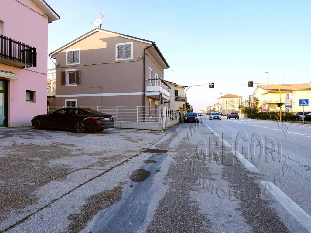 Palazzo / stabile a Porto san giorgio in Via Fratelli Rosselli, 145 - Foto 4