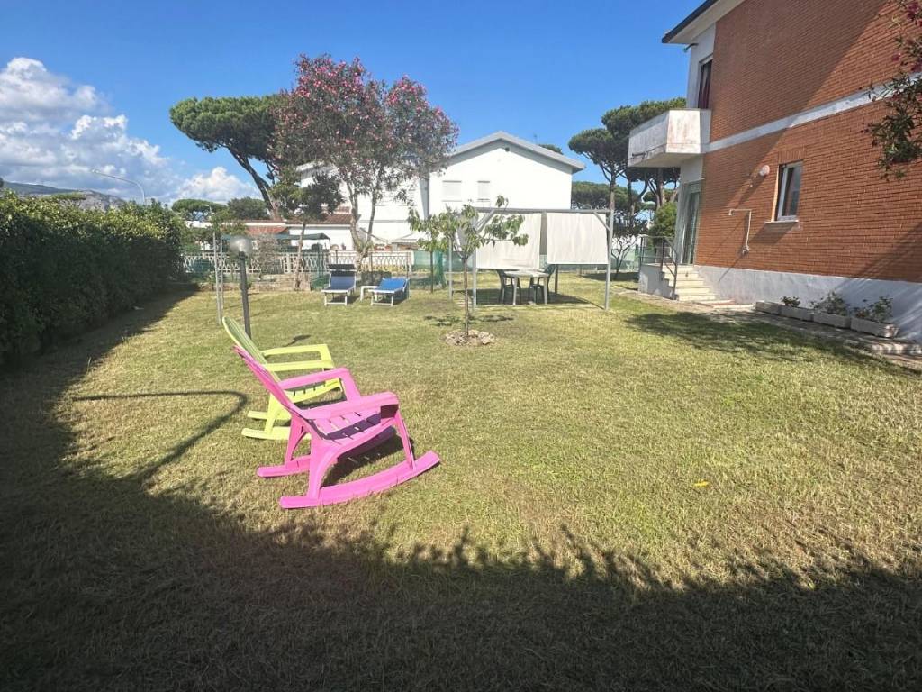 Villa a Terracina in Strada Provinciale Badino II - Foto 2