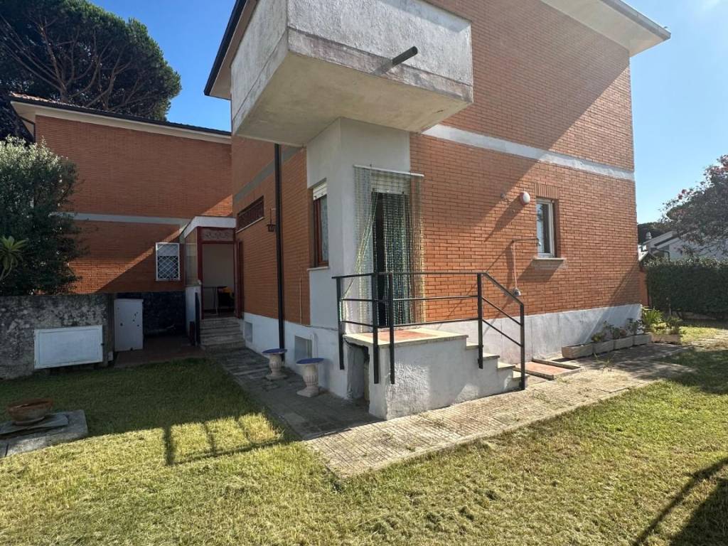 Villa a Terracina in Strada Provinciale Badino II - Foto 3