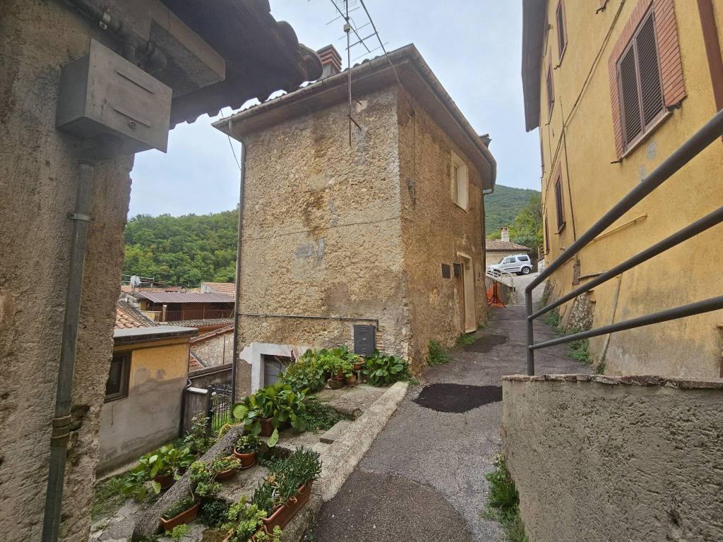 Casa indipendente a Rieti in Via della Chiesa - Foto 2