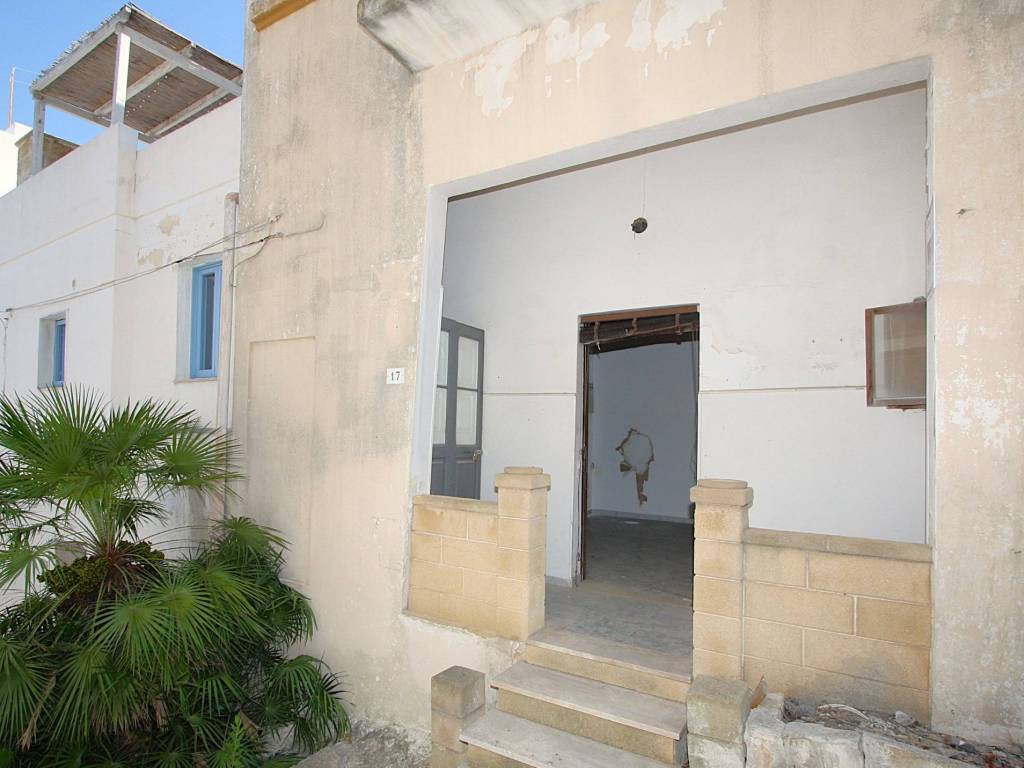 Casa indipendente a Matino in Via Santa Rosalia - Foto 3