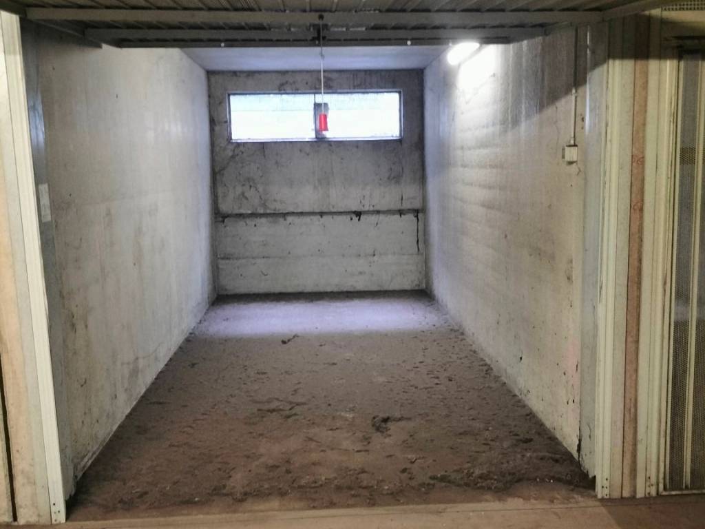 Box / garage a Valenza in Viale Brigate Partigiane, 3 - Foto 2
