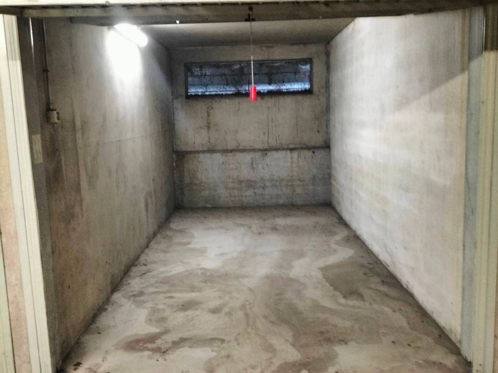 Box / garage a Valenza in Viale Brigate Partigiane, 3 - Foto 5