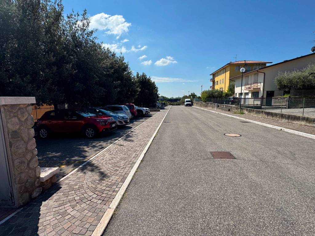 Appartamento a Cavaion veronese in Via Giacomo Leopardi, 1 - Foto 4