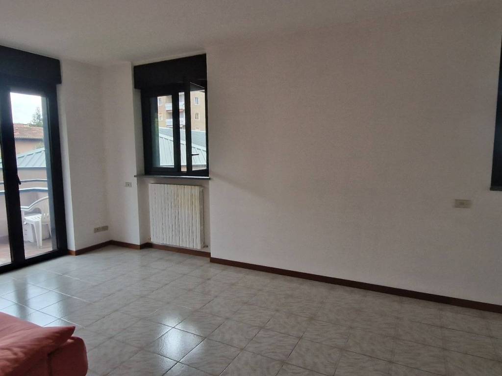 Appartamento a Gallarate in Via Giovanni Battista Rosnati, 2 - Foto 2