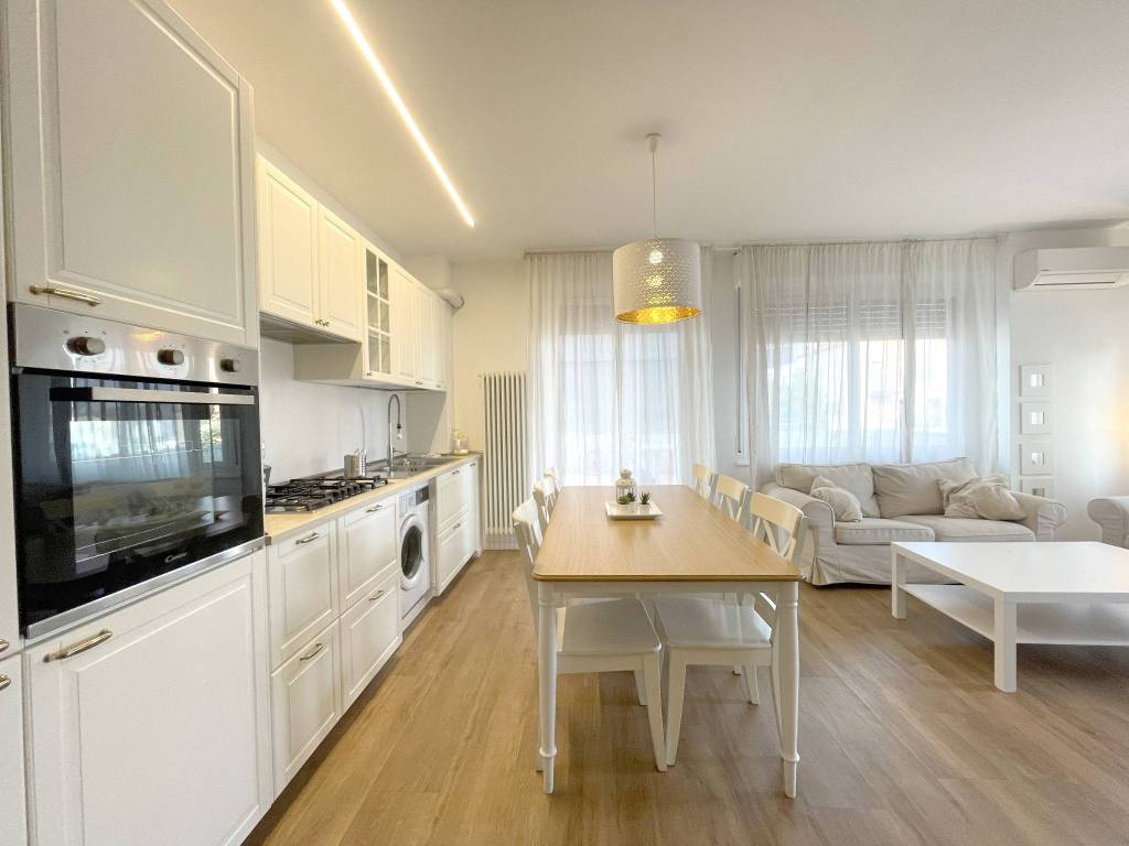 Appartamento a Riccione in Viale Fratelli Ruffini - Foto 2