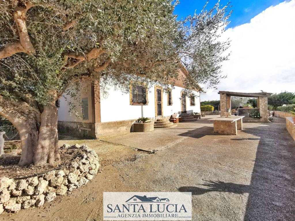 Villa a Canicattì in C.da Carbuscia - Foto 4