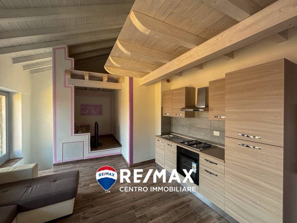 Appartamento a Saltrio in Via Gian Battista De Vittori - Foto 2