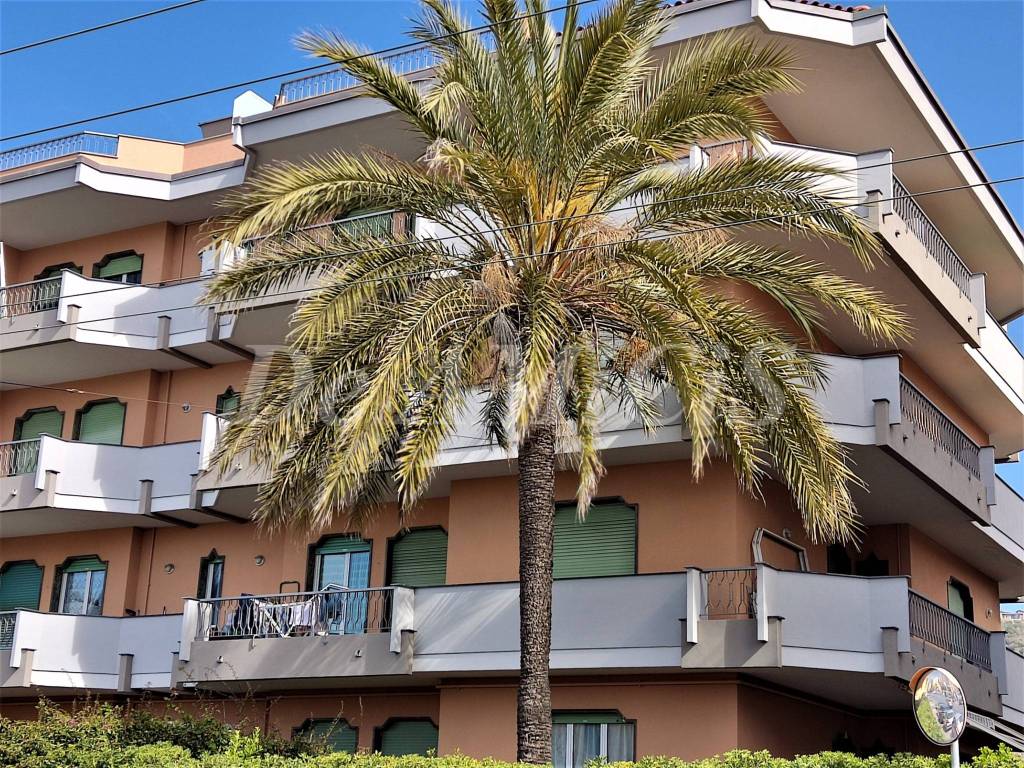 Appartamento a Bordighera in Via Aurelia, 110 - Foto 2