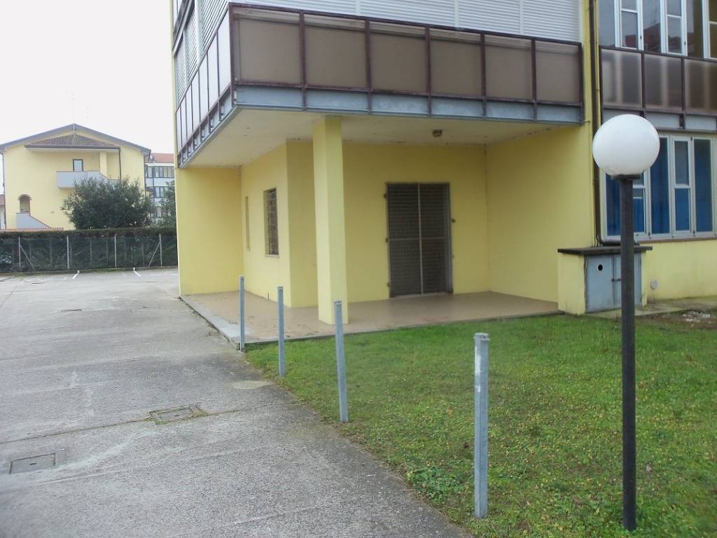 Appartamento a Comacchio in Viale Antonio La Marmora, 6 - Foto 2