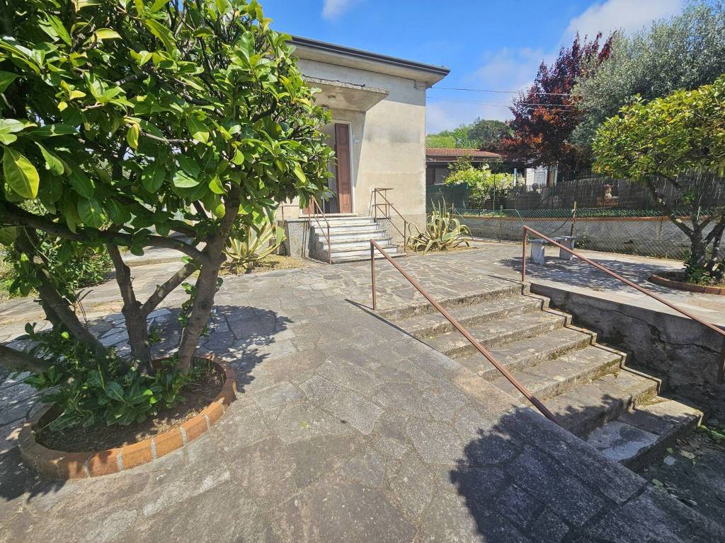Villa a Castelnuovo magra in Via Palvotrisia, 38 - Foto 2