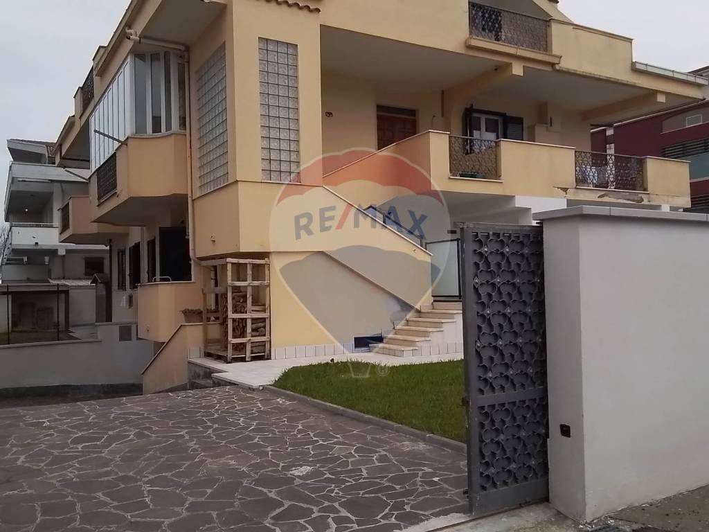Villa a Città sant'angelo in DEL PORTO ROMANO, 9 - Foto 2