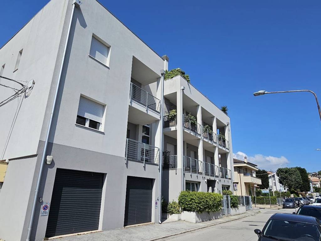 Appartamento a Civitanova marche in Via Alessandro Manzoni, 62 - Foto 2