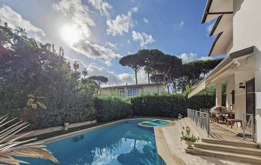 Villa a Pietrasanta in Via Cortona - Foto 2