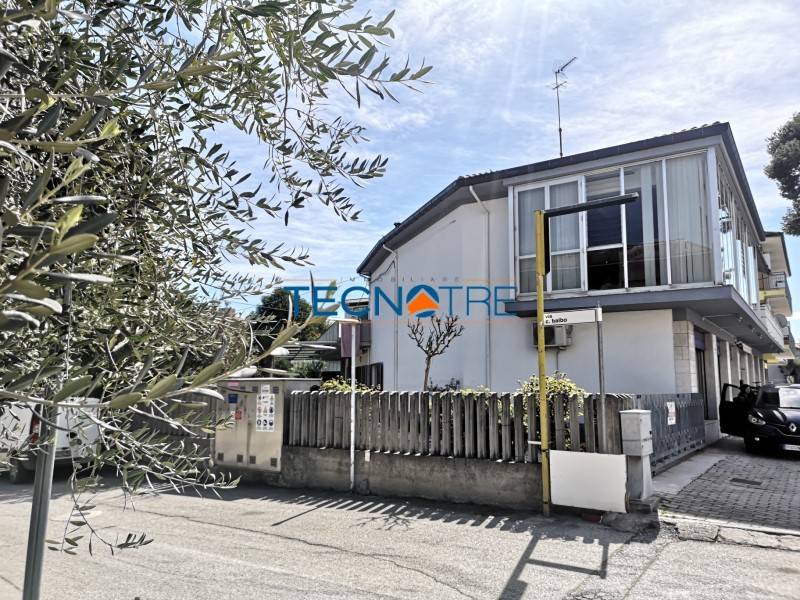 Palazzo / stabile a Martinsicuro in Via Roma, 711 - Foto 2