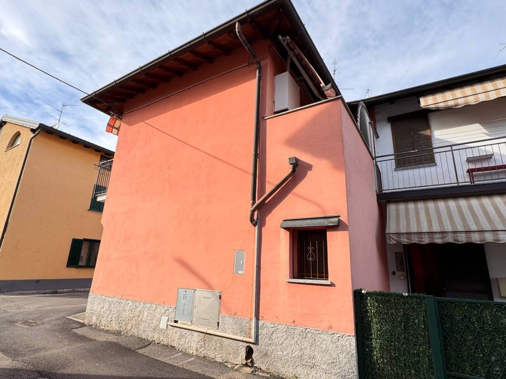 Casa indipendente a Saronno in Via Eugenio Montale, 4 - Foto 5