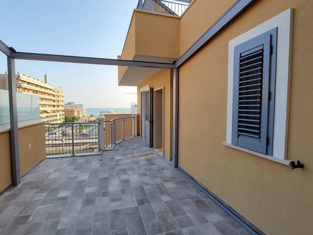 Attico / mansarda a Senigallia in Viale 4 Novembre, 3 - Foto 2