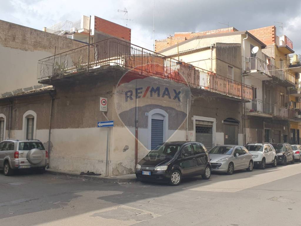 Casa indipendente a Paternò in Via Canonico Renna, 50 - Foto 1