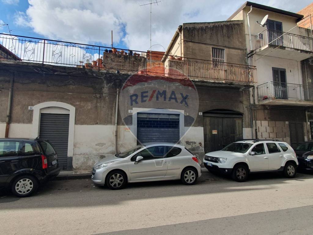 Casa indipendente a Paternò in Via Canonico Renna, 50 - Foto 2