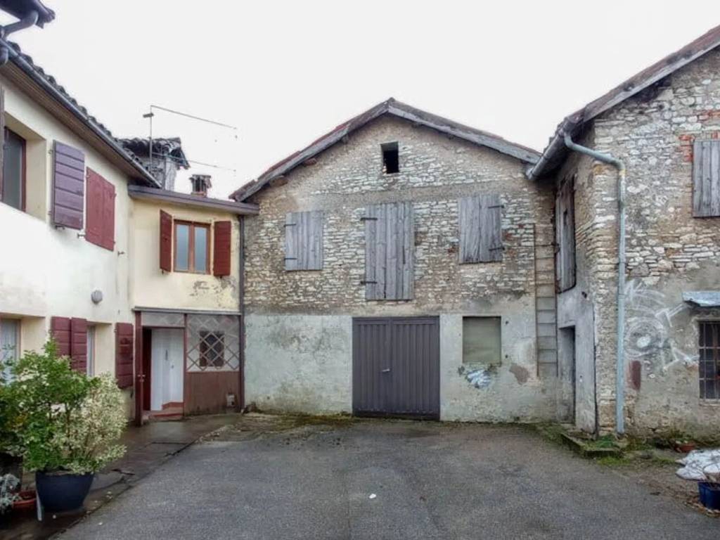 Villa a Belluno in Via Sossai, 70 -98 - Foto 3
