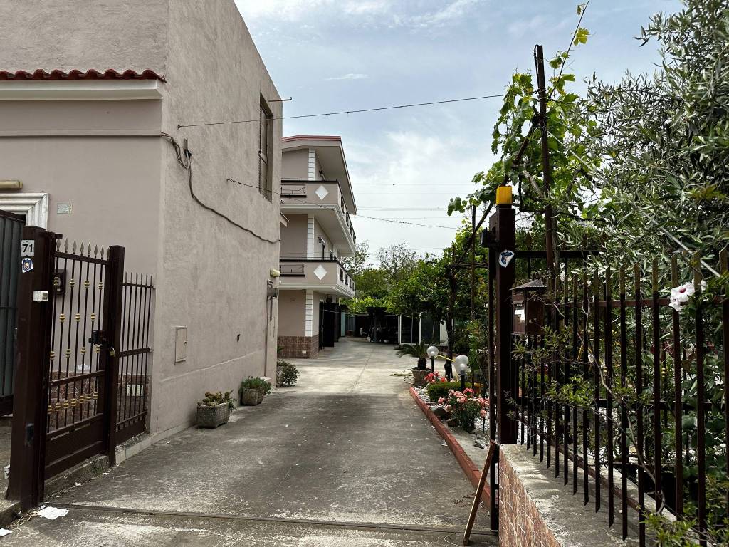 Villa a Maddaloni in Via Statale Appia, 71 - Foto 2
