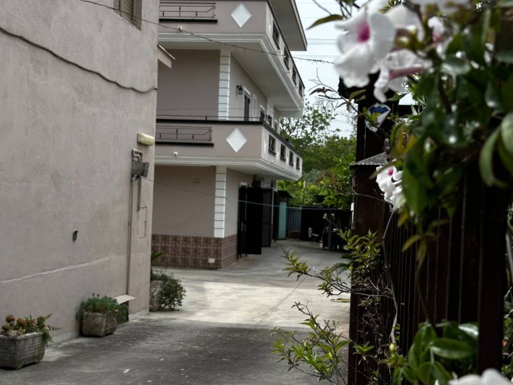 Villa a Maddaloni in Via Statale Appia, 71 - Foto 3