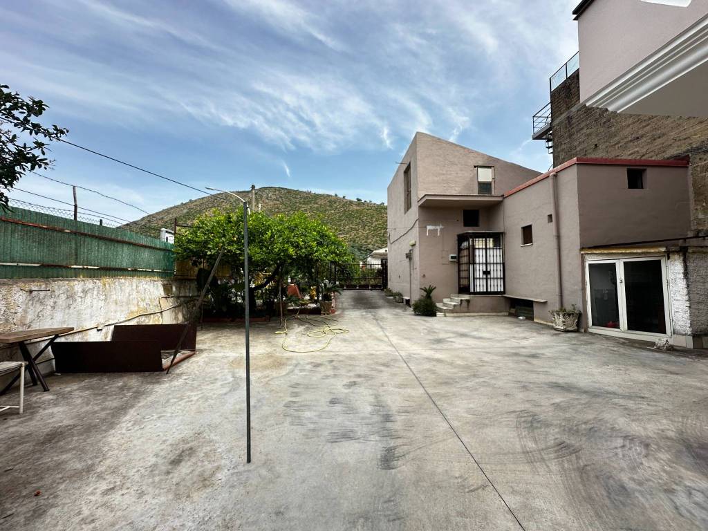 Villa a Maddaloni in Via Statale Appia, 71 - Foto 4