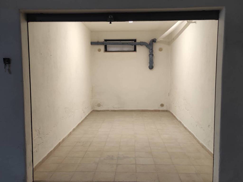 Box / garage a Trani in Via Beato Annibale Maria di Francia - Foto 4
