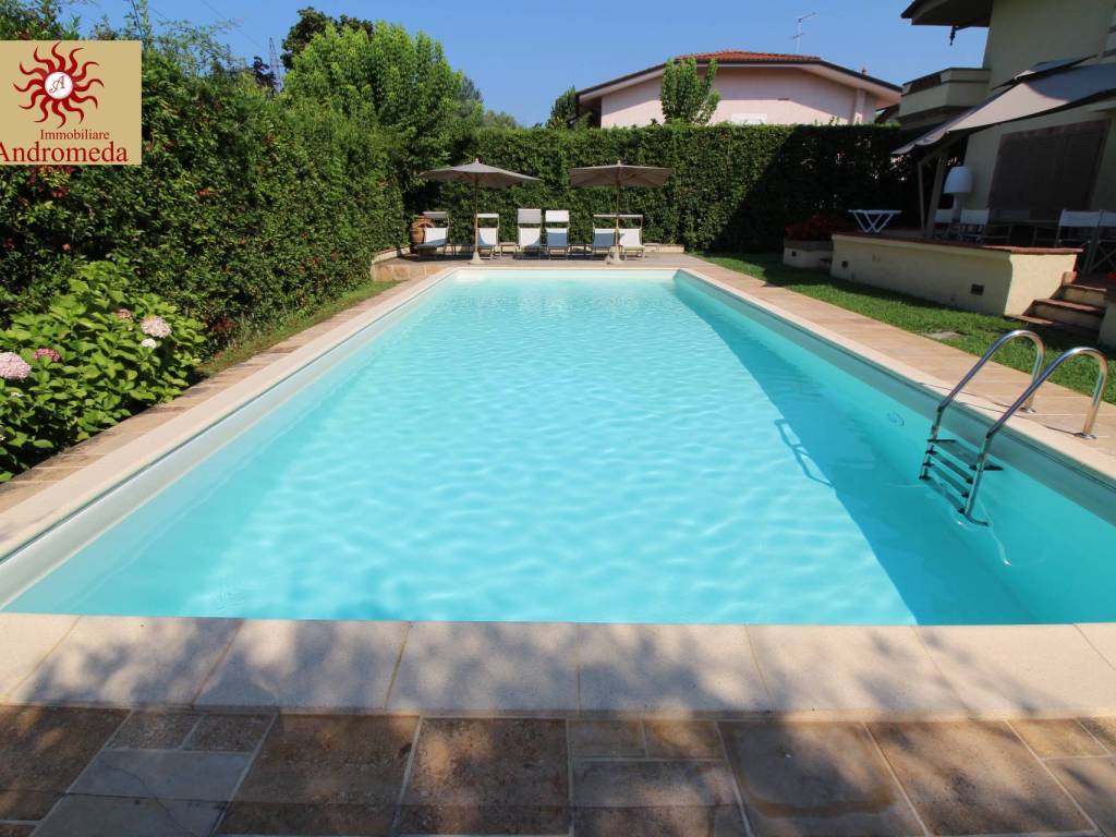 Villa a Forte dei marmi in Via della Barbiera - Foto 2