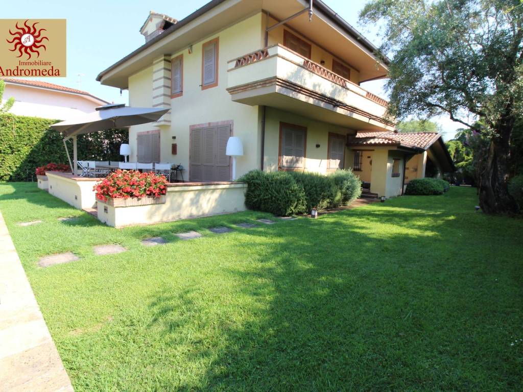 Villa a Forte dei marmi in Via della Barbiera - Foto 4