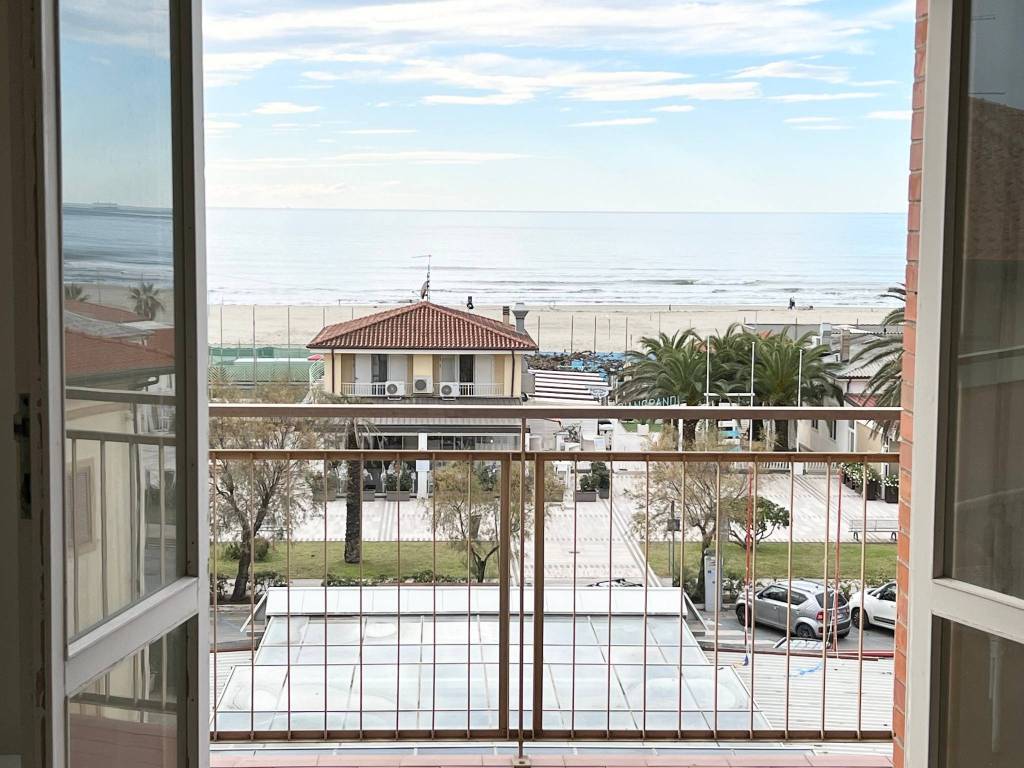 Appartamento a Camaiore in Via Ermenegildo Pistelli - Foto 1