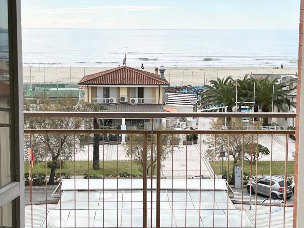 Appartamento a Camaiore in Via Ermenegildo Pistelli - Foto 2