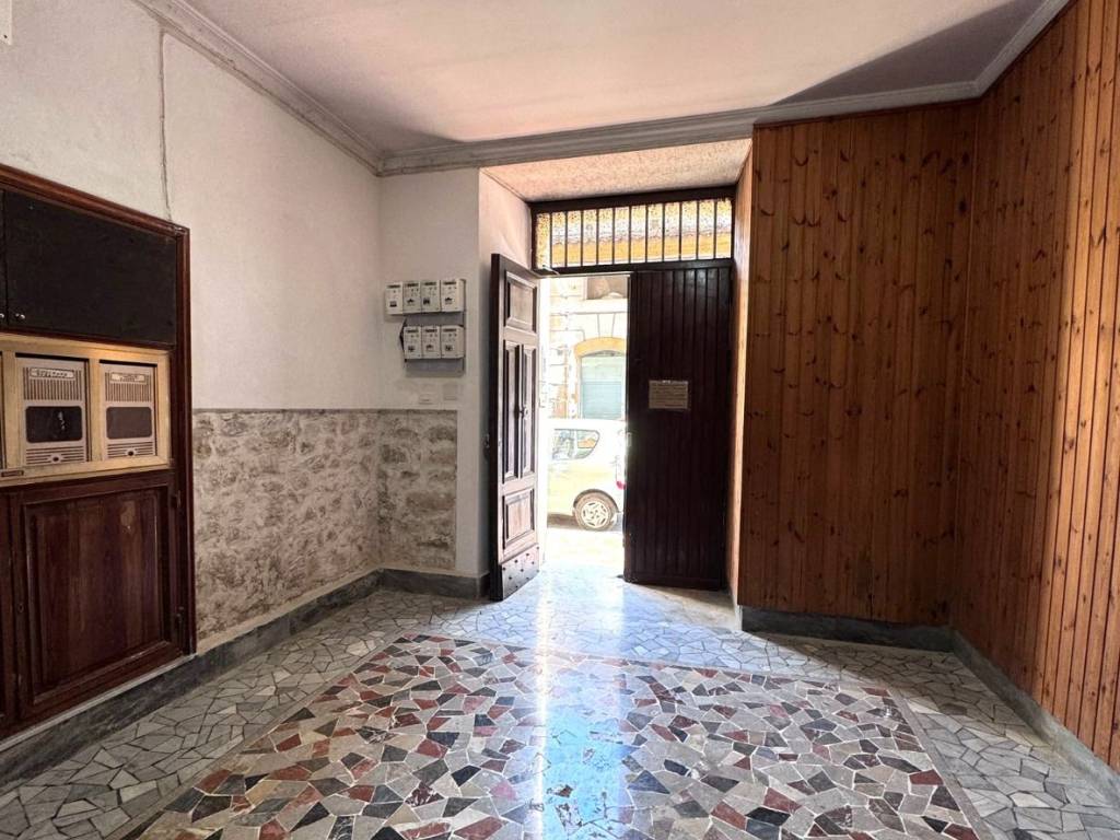 Appartamento a Caltanissetta in Corso Vittorio Emanuele, 47 - Foto 2