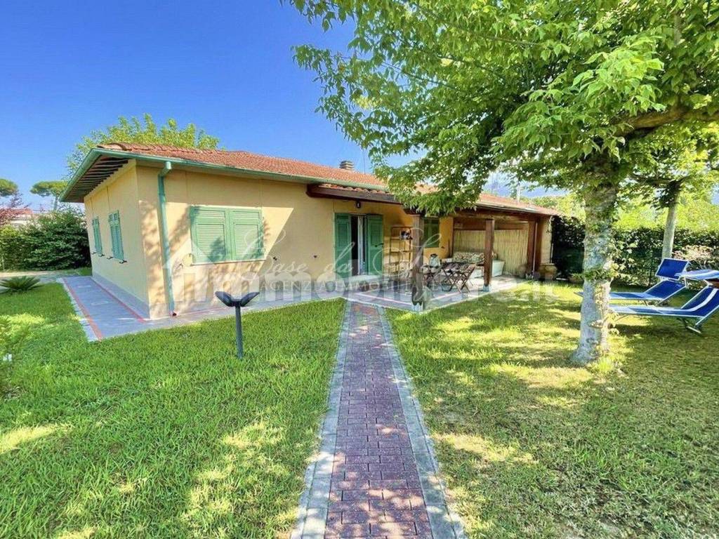 Villa a Forte dei marmi in Via Alessandro Volta - Foto 3