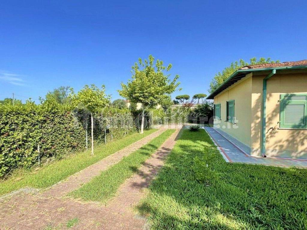 Villa a Forte dei marmi in Via Alessandro Volta - Foto 4
