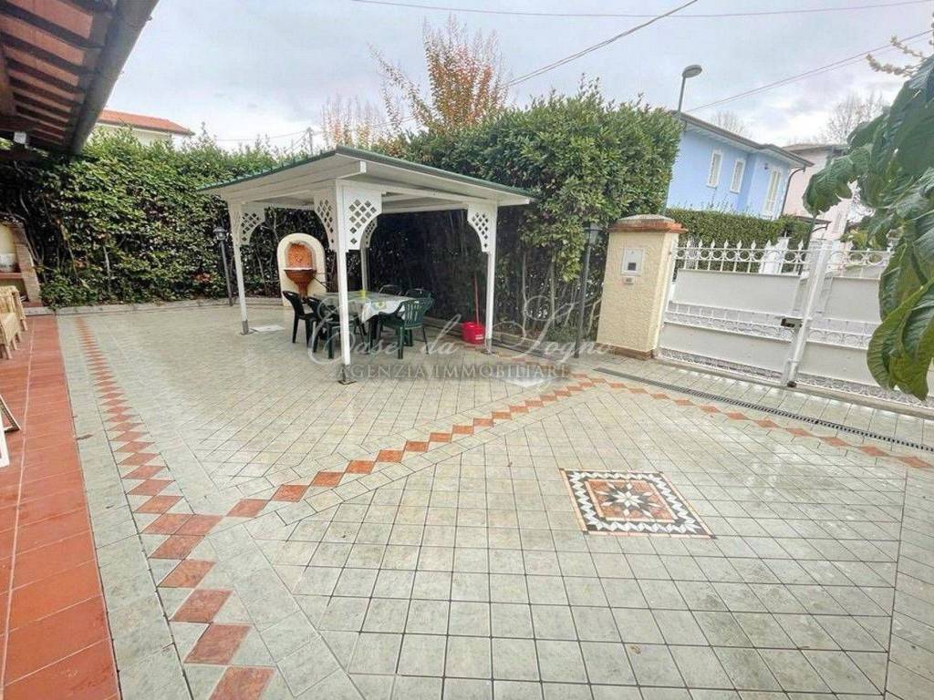 Villa a Forte dei marmi in Via Francesco Carrara - Foto 5